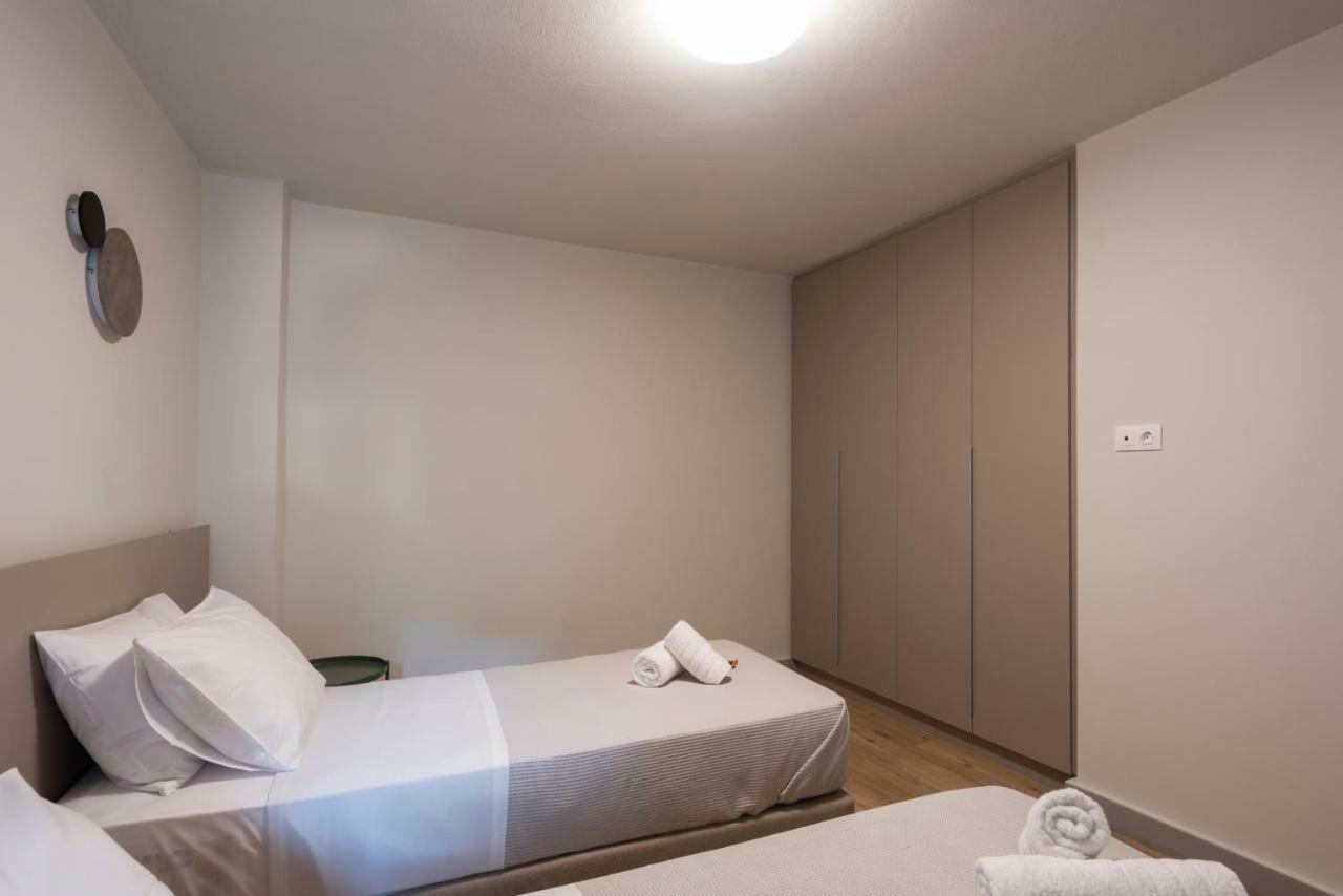 Groundfloor 2Br Apt With Smallyard Near The Heart Of Calamata Exterior foto