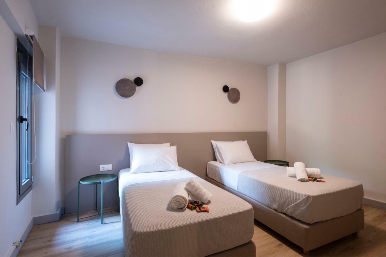 Groundfloor 2Br Apt With Smallyard Near The Heart Of Calamata Exterior foto