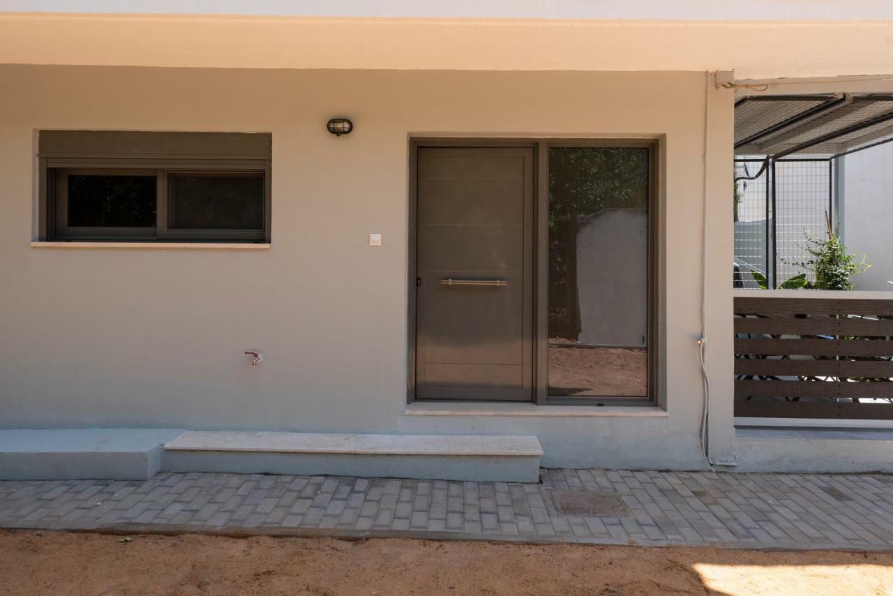 Groundfloor 2Br Apt With Smallyard Near The Heart Of Calamata Exterior foto