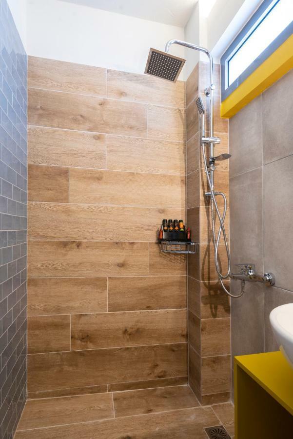 Groundfloor 2Br Apt With Smallyard Near The Heart Of Calamata Exterior foto