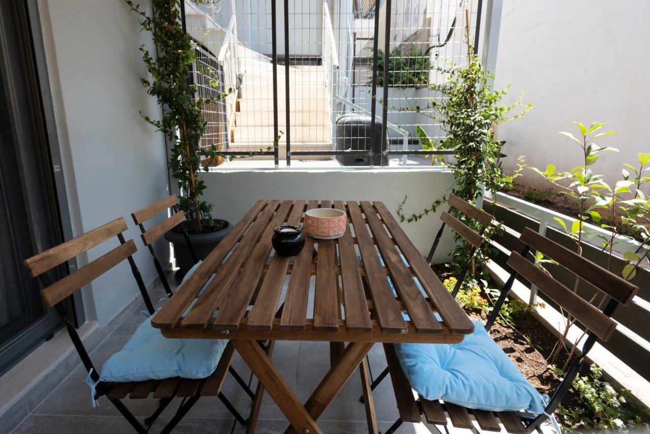 Groundfloor 2Br Apt With Smallyard Near The Heart Of Calamata Exterior foto